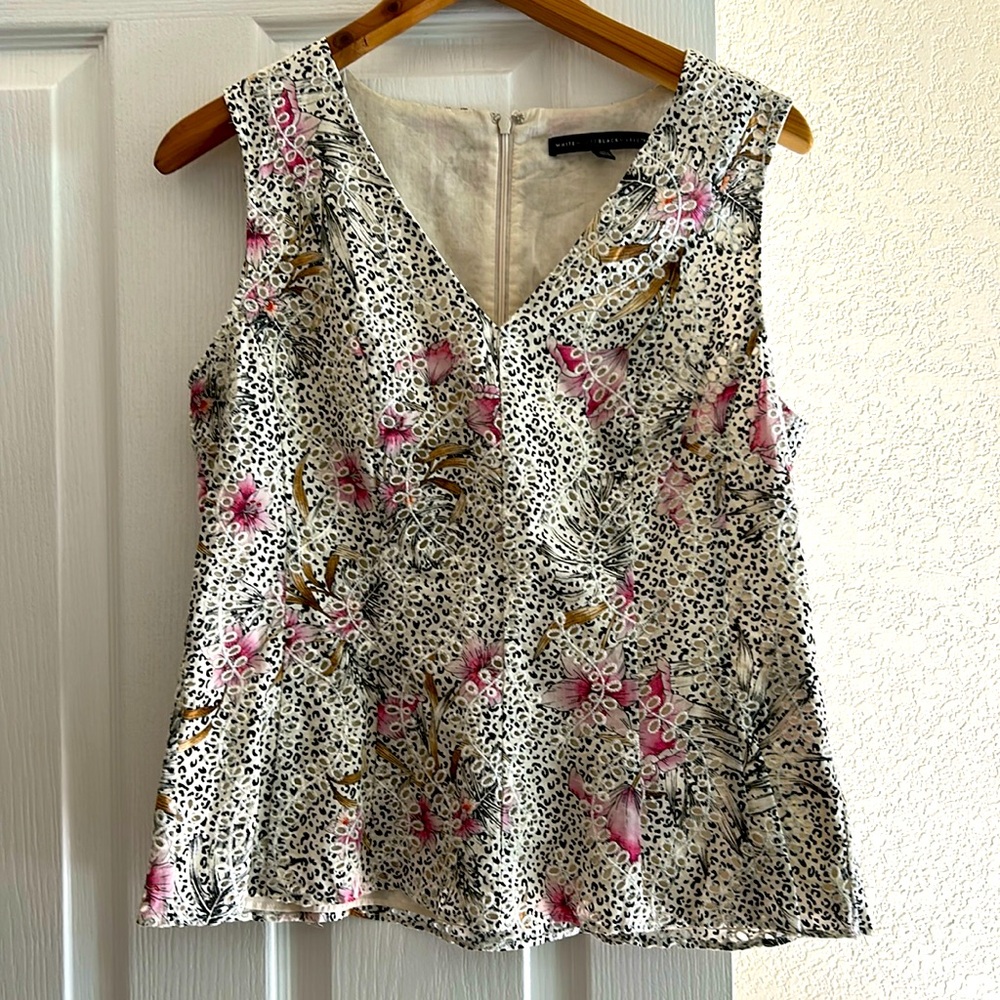 EUC - 💐 WHBM Gorgeous Sleeveless Embroidered Top